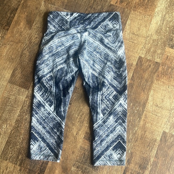 Lululemon Wunder Under Crop II *Full-On Luon Heat Wave White Black Sz 6 - Picture 4 of 8